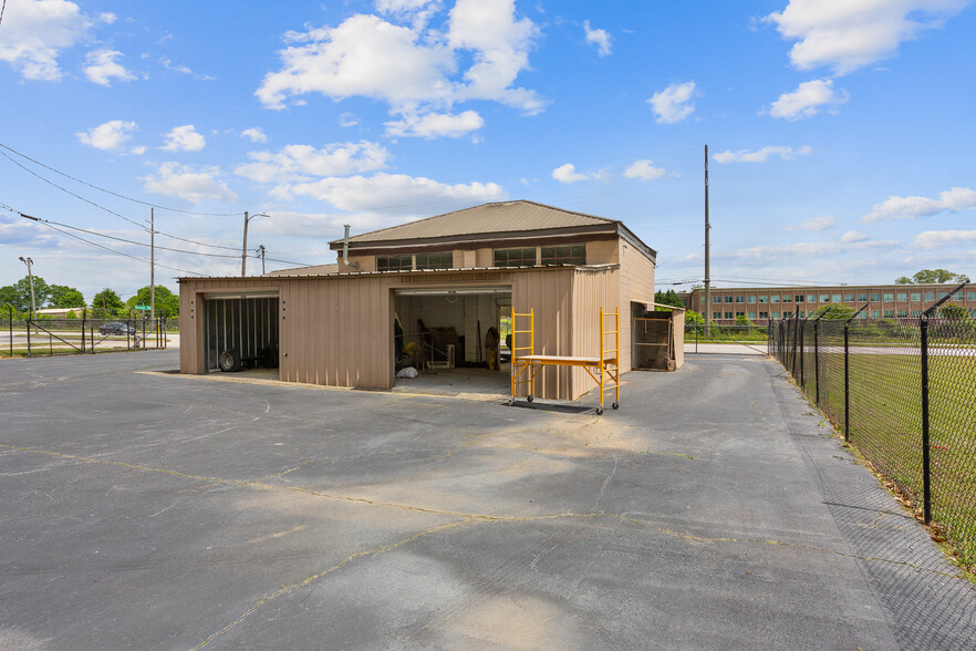 More Photos Of 1668 Atlanta Rd SE, Smyrna Auto Repair For Sale