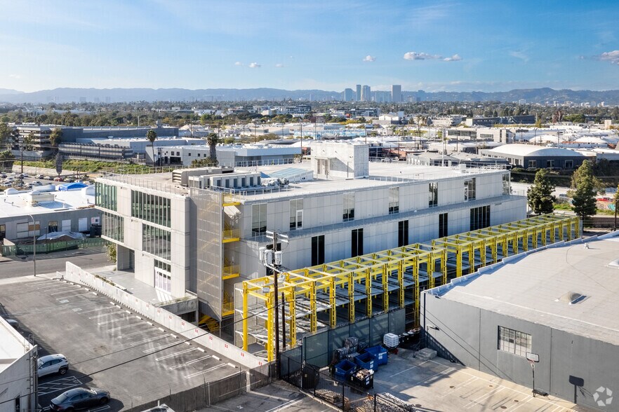 More Photos Of 5950 W Jefferson Blvd, Los Angeles Office For Sale