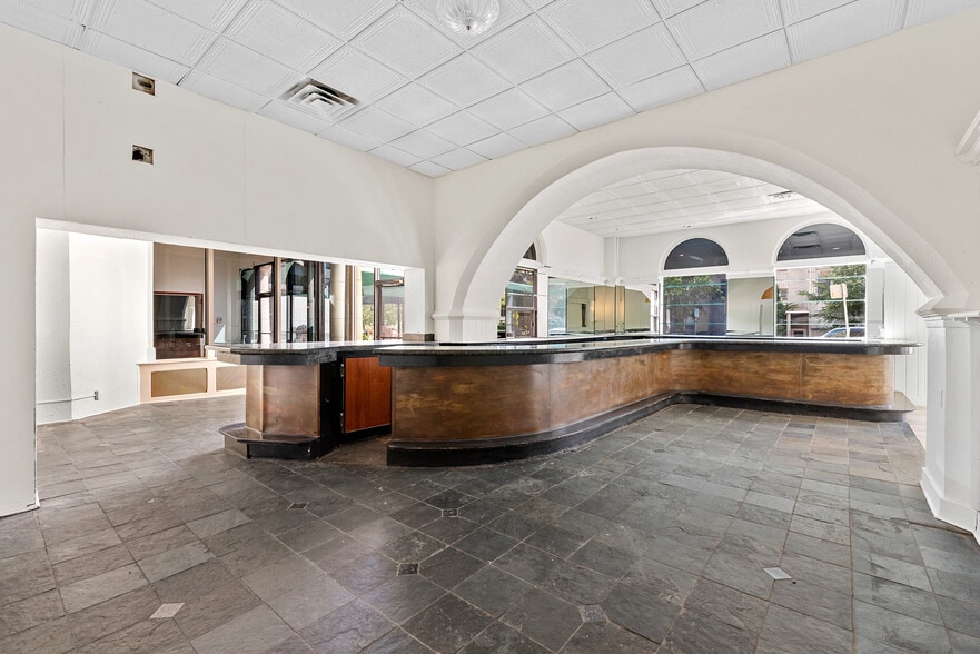 More Photos Of 1028 E Juneau Ave, Milwaukee Hotel For Lease