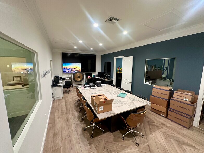 More Photos Of 5731 NE 14th Ave, Fort Lauderdale Warehouse For Lease