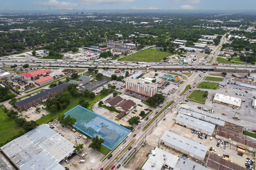 Primary Photo Of 614 E Tidwell Rd, Houston Auto Repair For Sale