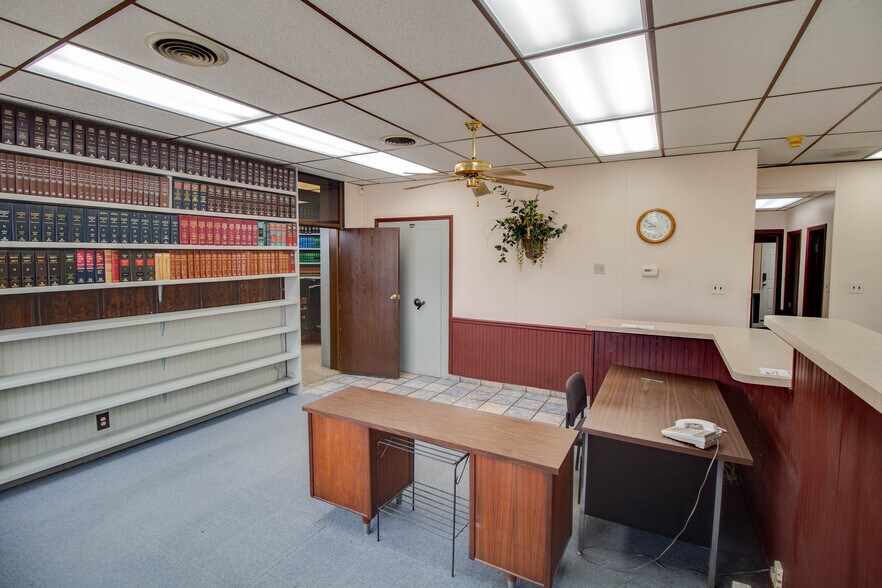 More Photos Of 344 St Louis ave, East Alton Office For Sale