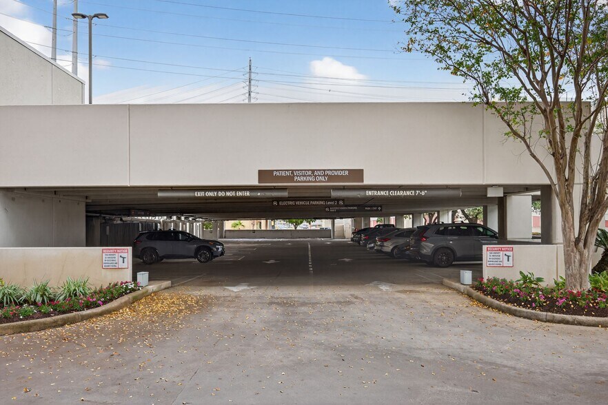 More Photos Of 5420 West Loop S, Bellaire Medical For Lease