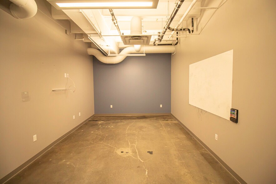 More Photos Of 615 Ferry St, Lafayette Office For Lease