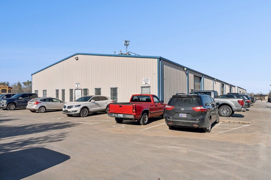 More Photos Of 2627 SW 22nd St, Oklahoma City Warehouse For Sale