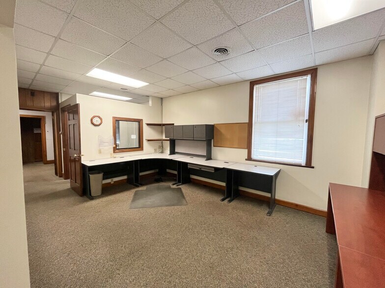 More Photos Of 350 5th Ave, Huntington Medical For Sale