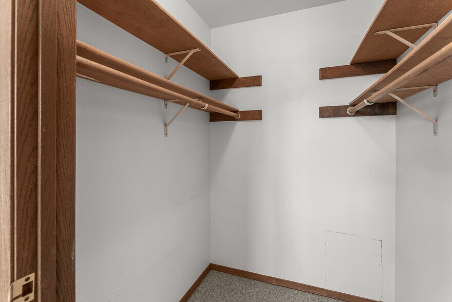 More Photos Of 910 E Cedar Ave, Manitowoc Apartments For Sale