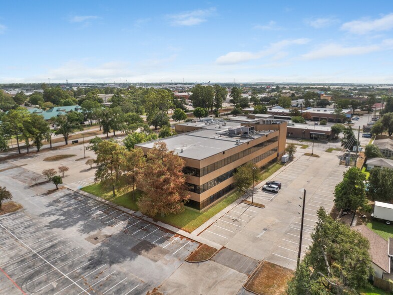 More Photos Of 1140 Cypress Station Dr, Houston Medical For Sale