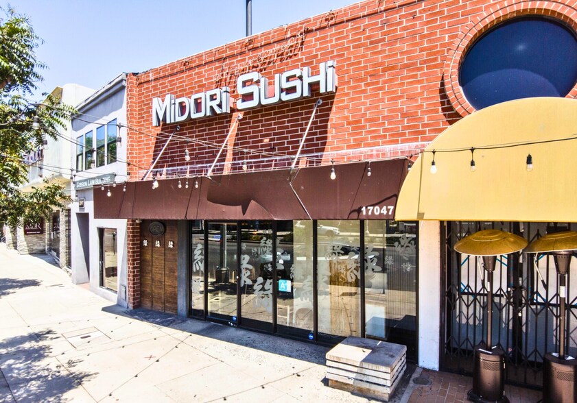 Primary Photo Of 17047 Ventura Blvd, Encino Freestanding For Sale