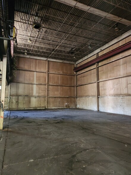 More Photos Of 1401 Jacobson Ave, Ashland Manufacturing For Lease