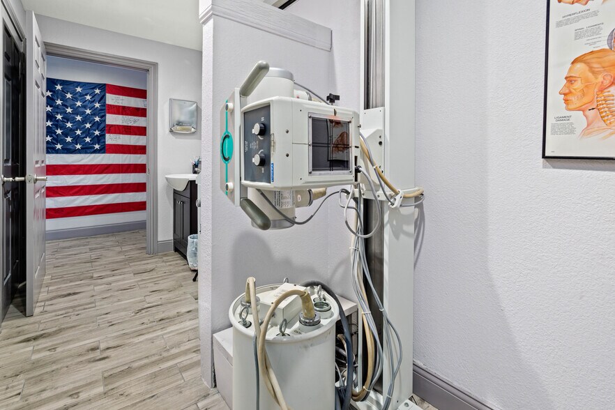 More Photos Of 363 W Main St, Lewisville Medical For Lease