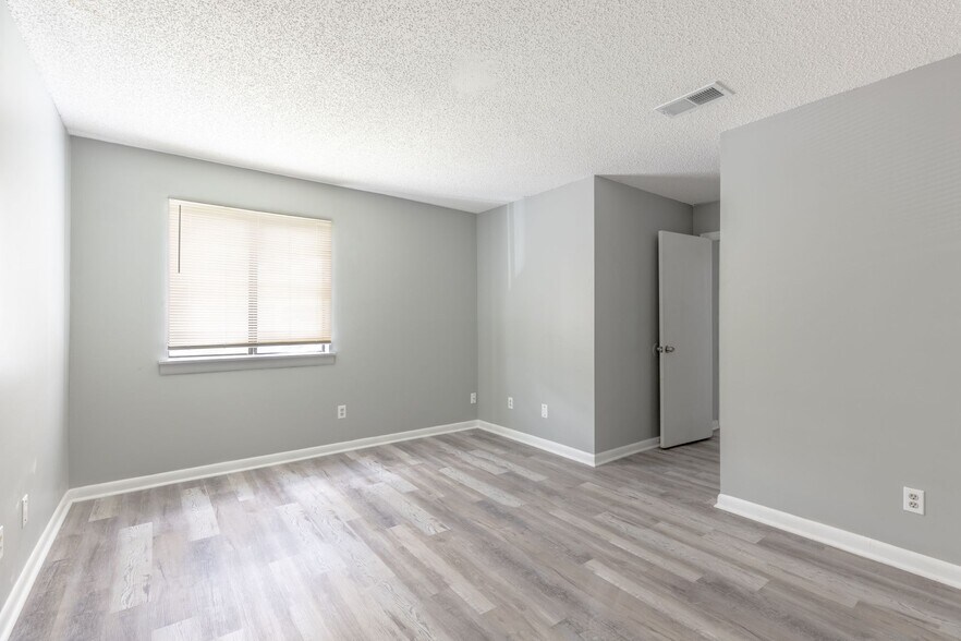 More Photos Of 333 S Mock Rd, Albany Apartments For Sale