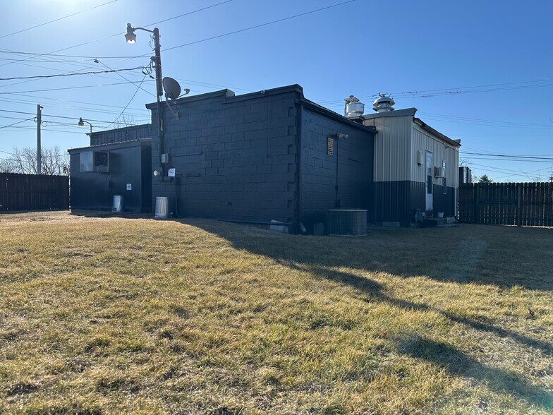 More Photos Of 7403 S Telegraph Rd, Temperance Bar For Sale