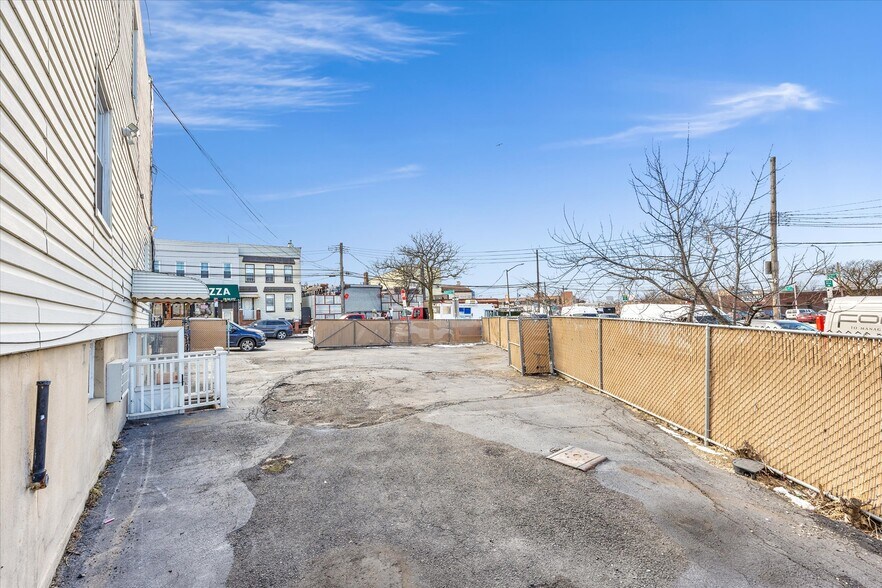More Photos Of 57-59 Maspeth Ave, Maspeth Warehouse For Lease