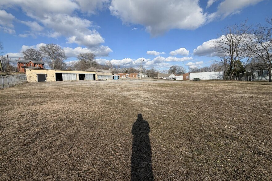 More Photos Of 373 N Cumberland St, Jackson Contractor Storage Yard For Sale