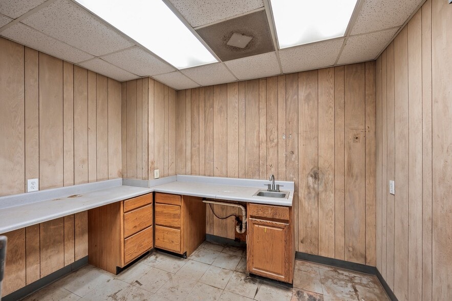 More Photos Of 110 Orbit Rd, Statesville Flex For Lease