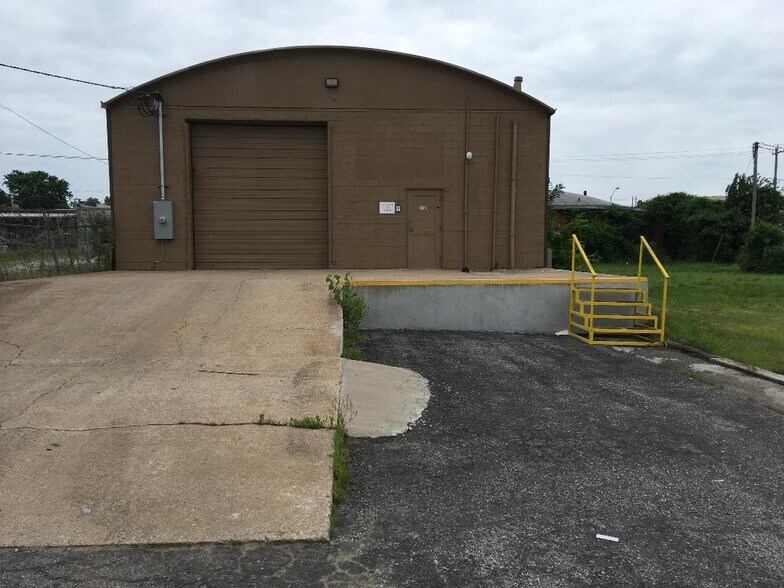 More Photos Of 5023 E Admiral Pl, Tulsa Warehouse For Sale