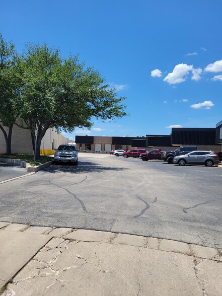 More Photos Of 10203 Kotzebue St, San Antonio Industrial For Sale