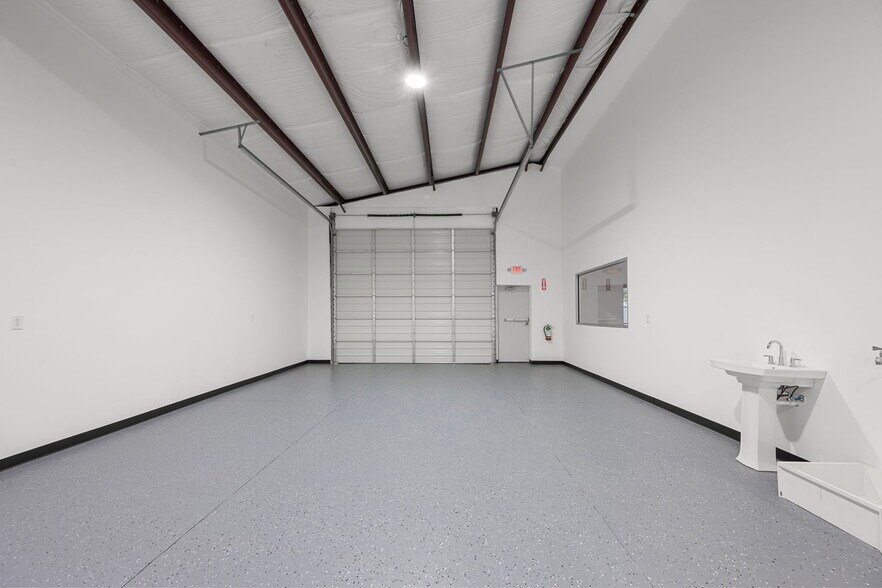More Photos Of 4103C Dawn St, Houston Industrial For Lease