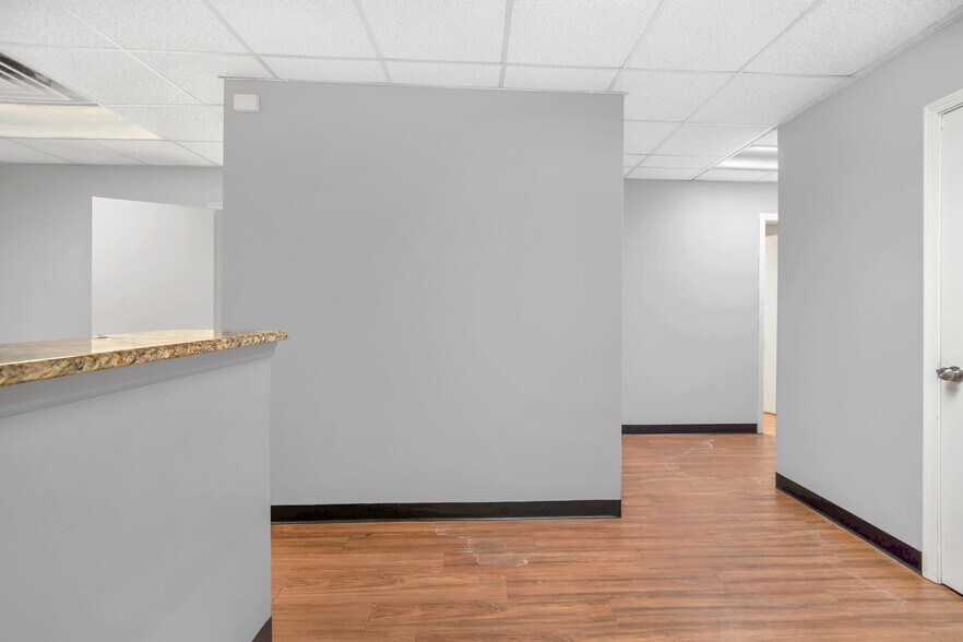 More Photos Of 949 Lane Ave S, Jacksonville Medical For Lease