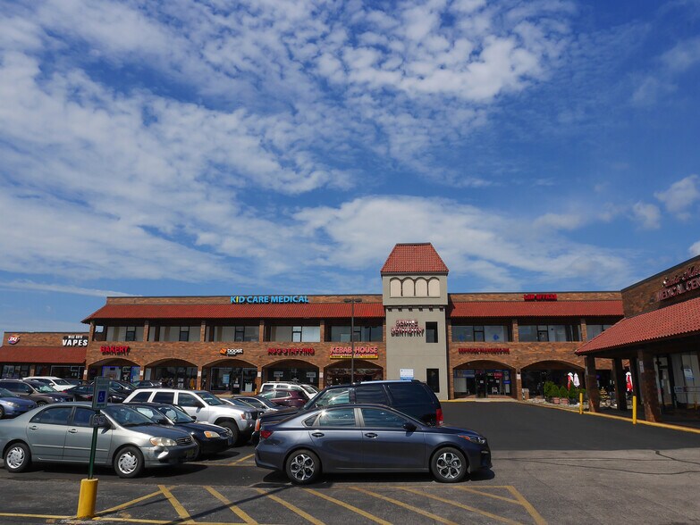 More Photos Of 229 W Grand Ave, Bensenville General Retail For Lease