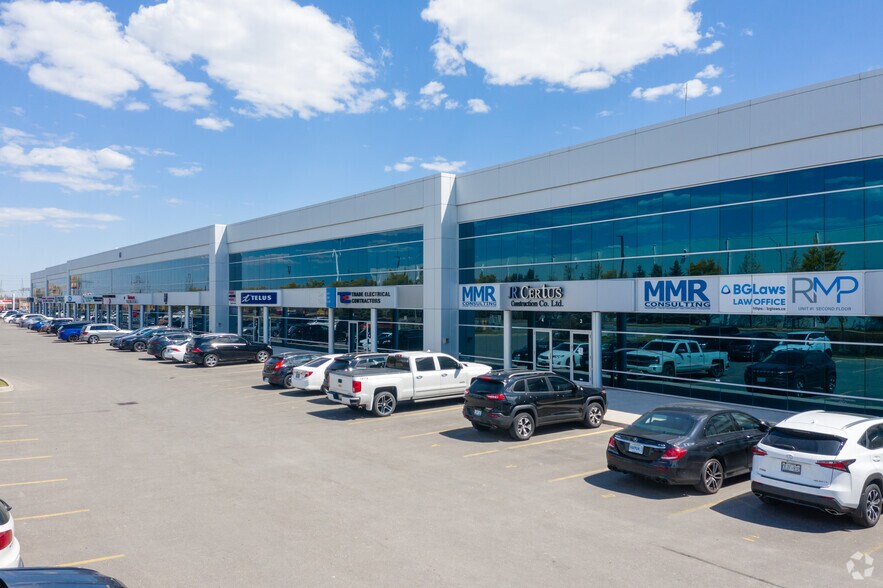 More Photos Of 81 Zenway Blvd, Vaughan Showroom For Lease