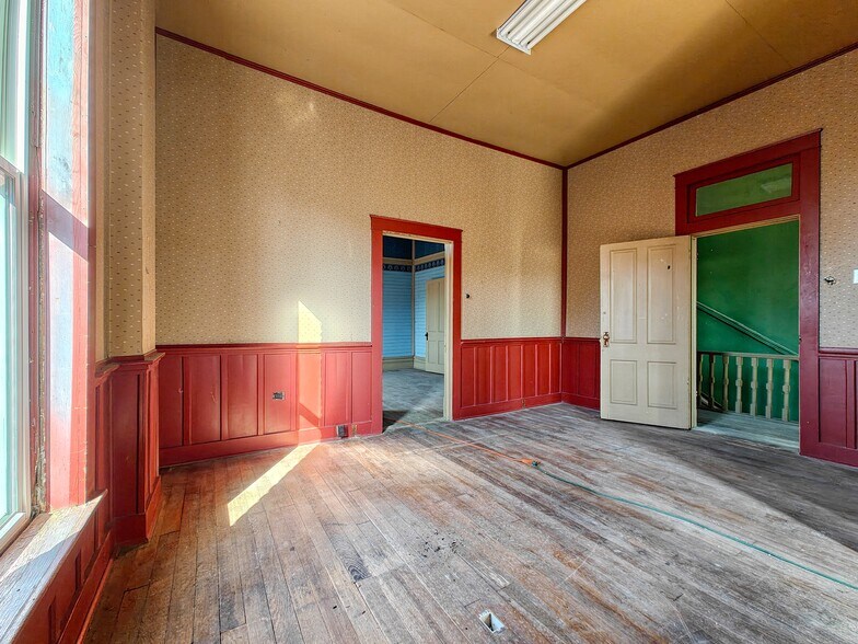 More Photos Of 5 Broadway St, McKenzie General Retail For Sale