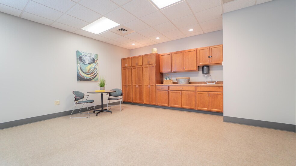 More Photos Of 951 Transport Dr, Valparaiso Office For Sale