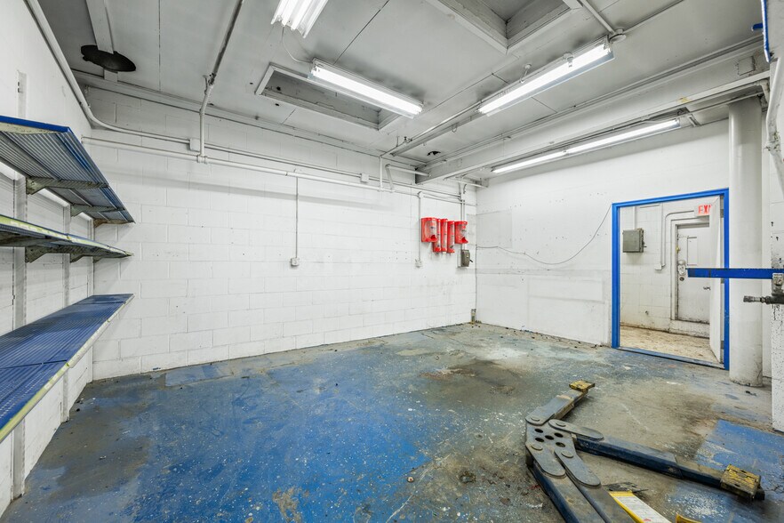 More Photos Of 1441 Central Ave, Columbus Auto Repair For Lease