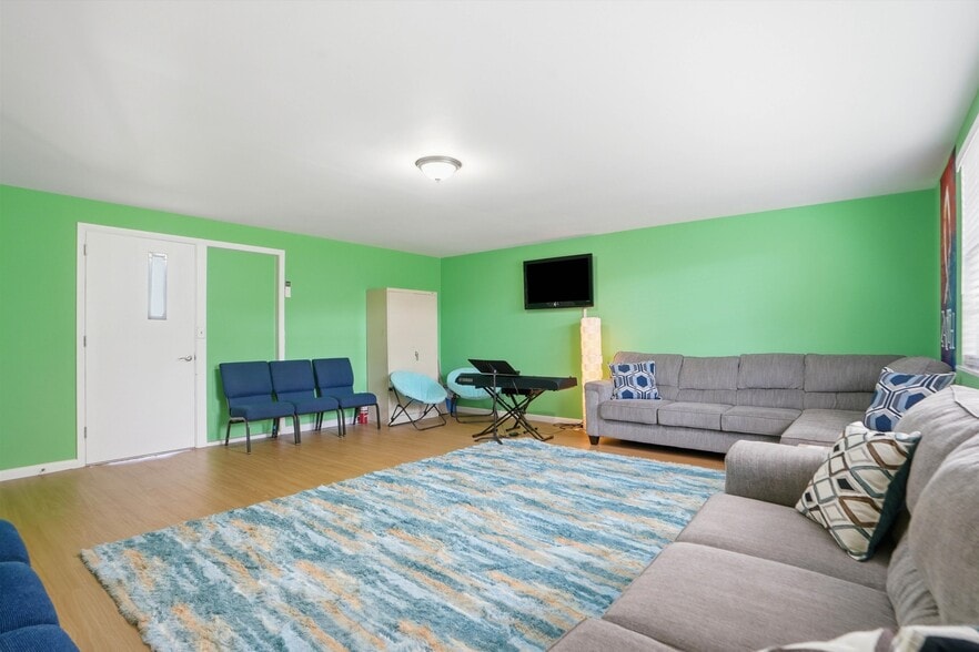 More Photos Of 8075 Lone Star Rd, Jacksonville Religious Facility For Sale