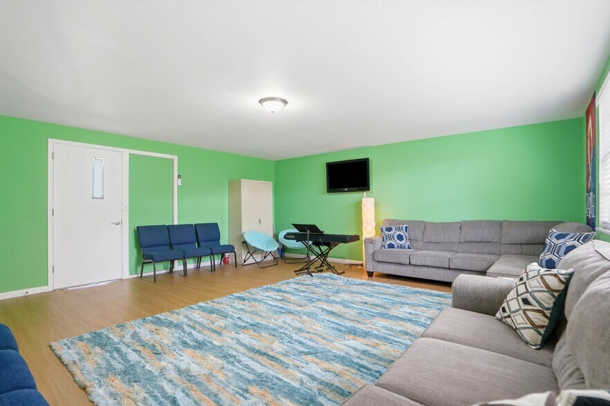 More Photos Of 8075 Lone Star Rd, Jacksonville Religious Facility For Sale