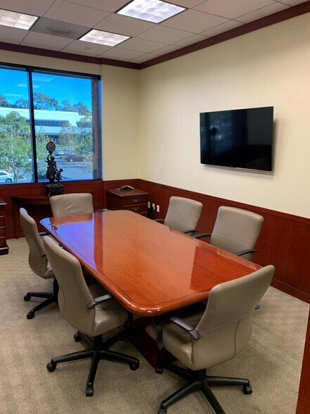 More Photos Of 17 Corporate Plaza Dr, Newport Beach Coworking Space