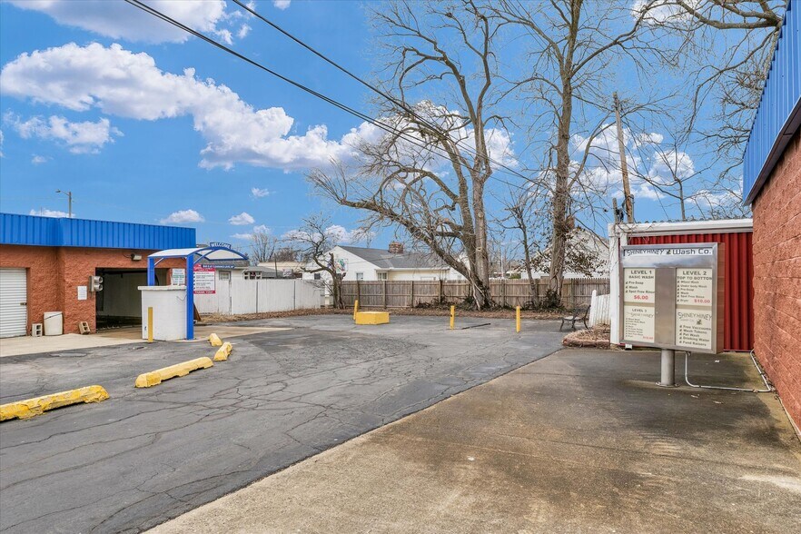 More Photos Of 110 W Lincoln Ave, Charleston Carwash For Sale