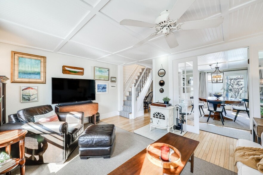 More Photos Of 7 Central St, Provincetown Hotel For Sale