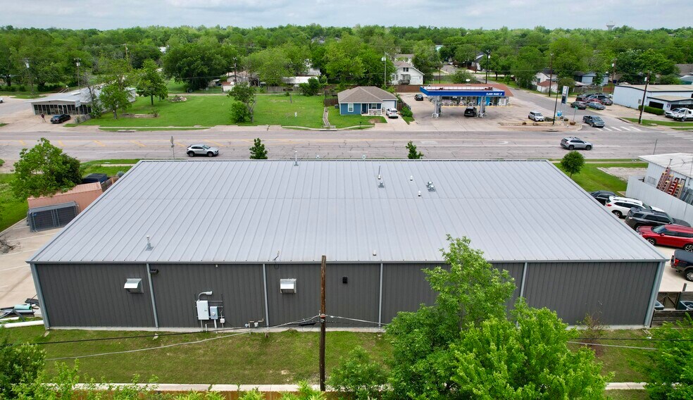 More Photos Of 1009 W 2nd St, Taylor Flex For Sale