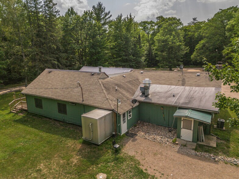 More Photos Of 216 S Shore Dr, Pickerel Restaurant For Sale