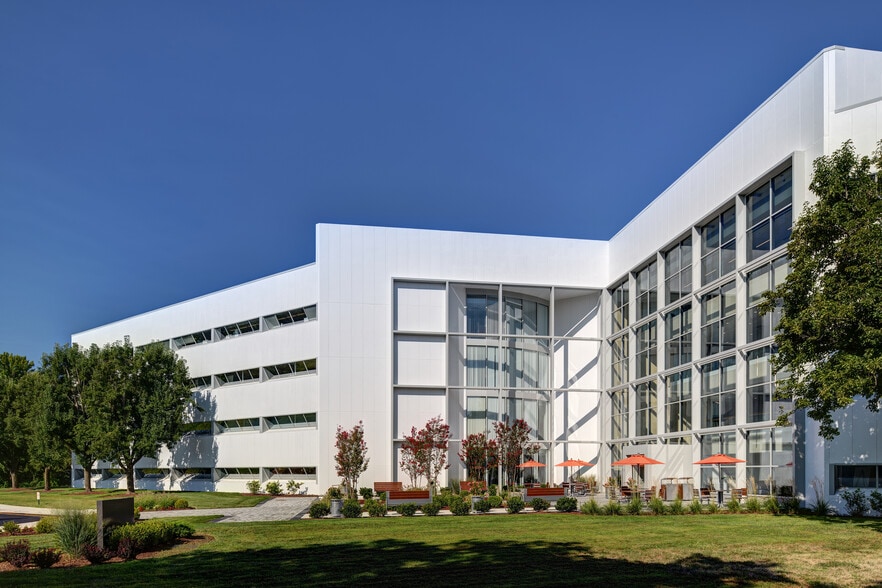 More Photos Of 500 College Rd E, Princeton Office For Lease