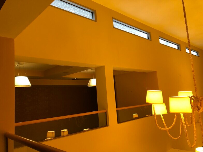 More Photos Of 127 W 4th St, Cincinnati Restaurant For Lease