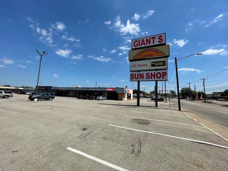 More Photos Of 5700-5748 W Little York Rd, Houston Freestanding For Lease