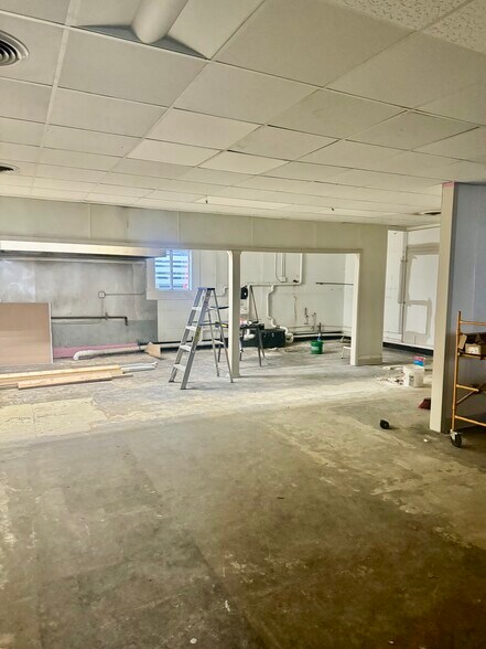 More Photos Of 400-422 N Kennedy Dr, Bradley Medical For Lease