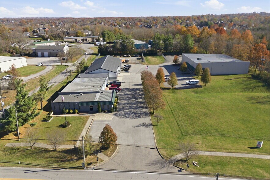 More Photos Of 13720 Aiken Rd, Louisville Warehouse For Lease