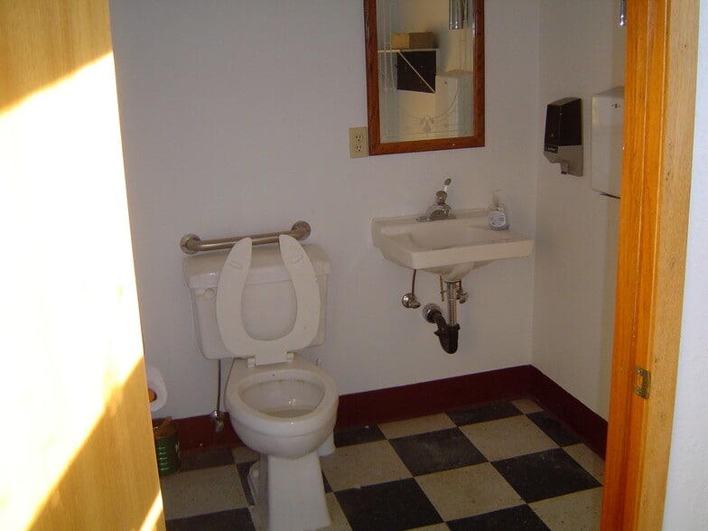 More Photos Of 326 Main St, Blooming Prairie Office For Lease