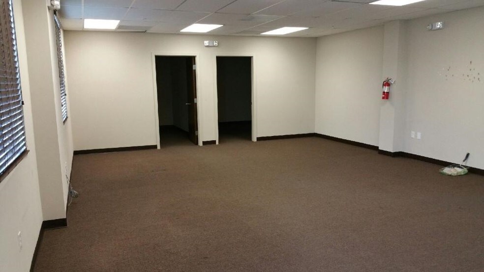 More Photos Of 13431-13453 NW 19th Ln, Miami Warehouse For Lease