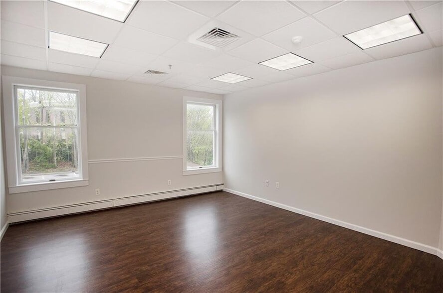 More Photos Of 59-67 Elm St, New Canaan Storefront For Lease