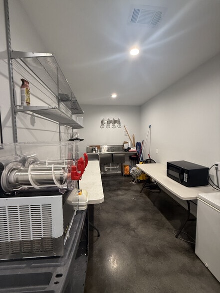 More Photos Of 1524 S Broadway St, Joshua Lodge Meeting Hall For Lease