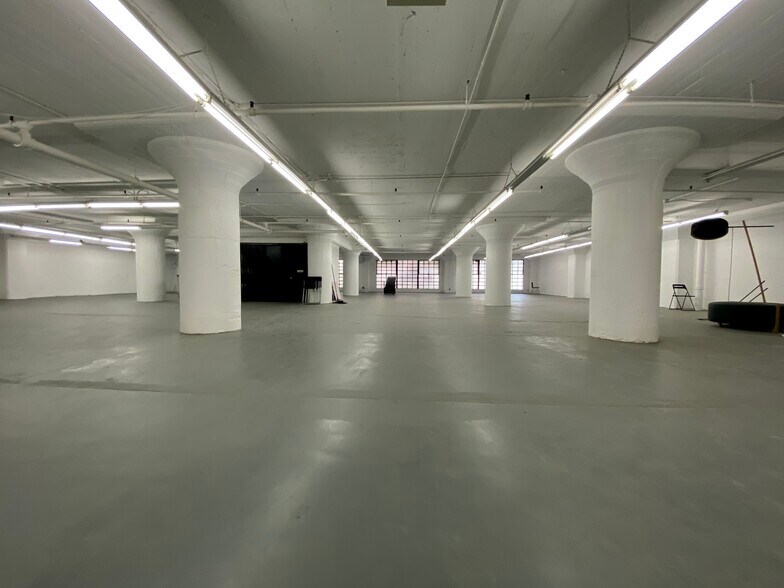 More Photos Of 1114 S Los Angeles St, Los Angeles Warehouse For Sale