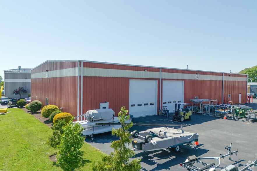 More Photos Of 255 Franklin St, Bristol Manufacturing For Lease