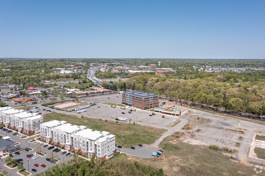 More Photos Of 475 Aquia Towne Center Dr, Stafford Unknown For Lease