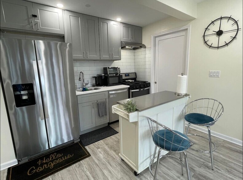 More Photos Of 5222 Roosevelt Ave, Woodside Apartments For Lease