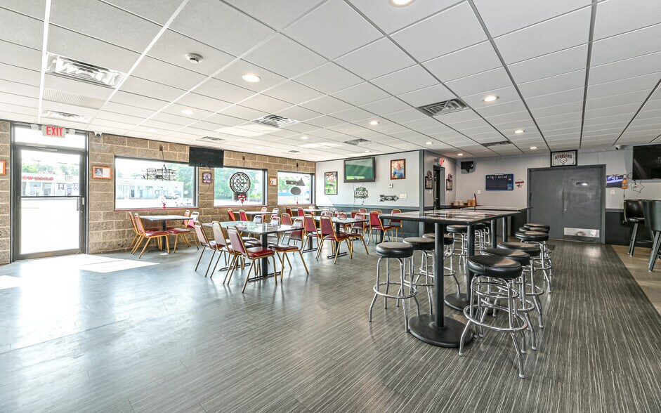 More Photos Of 2615 Freeport Rd, Natrona Heights Bar For Lease